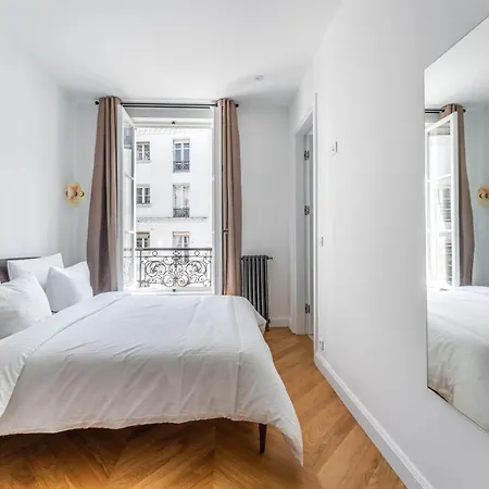 Luxury Living Alma Paris