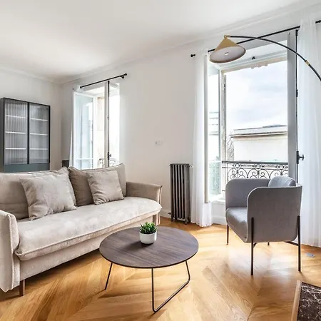 Luxury Living Alma Apartment